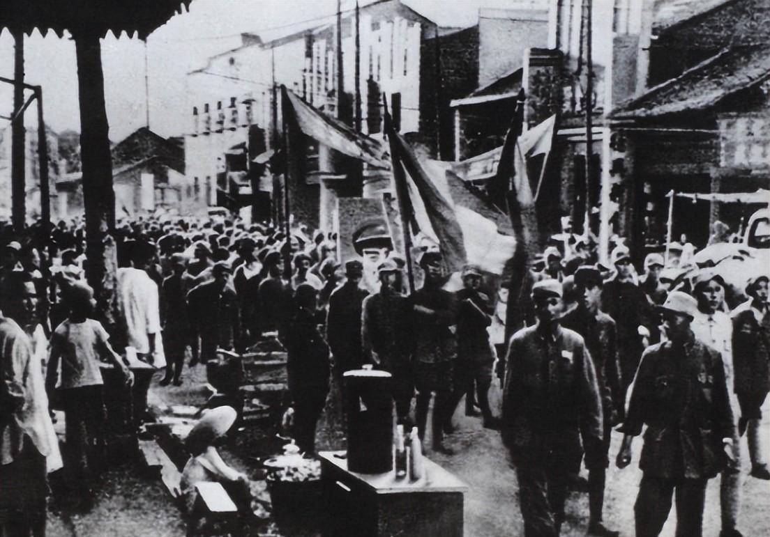 他是湖南和平解放的功臣,起义后主动留在大陆,三年后却被枪毙