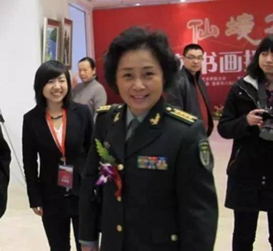 后来竟然成了八一厂党委书记,演员委员会副会长,制片委员会副秘书长