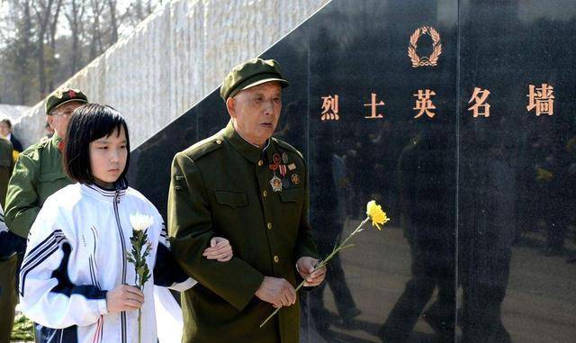 1990年,他找到老部队:中学课文里说我牺牲,我还活着呢