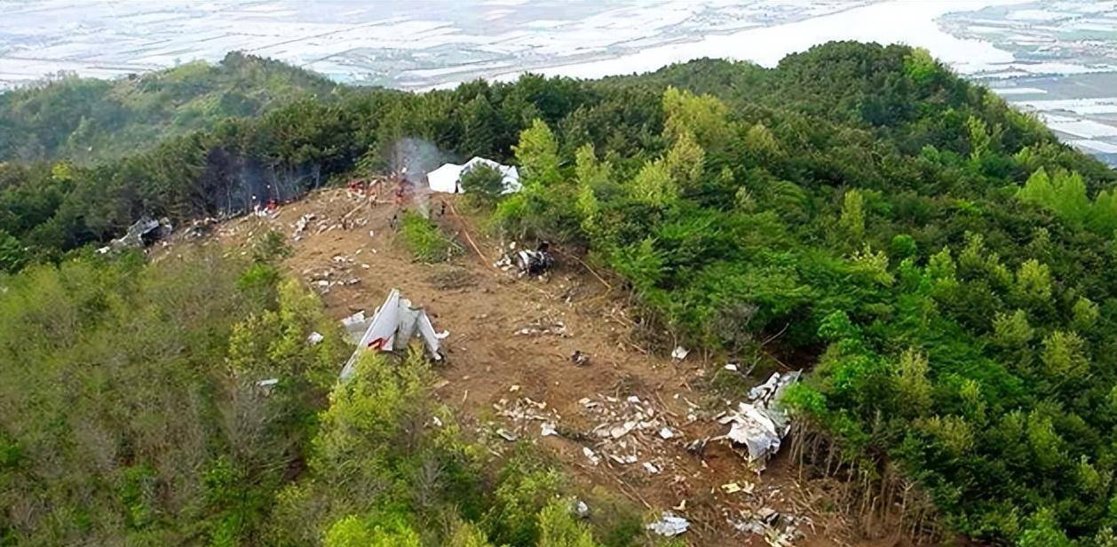 02年国航129号航班坠毁,129人遇难,有37人却因工作失误而生还