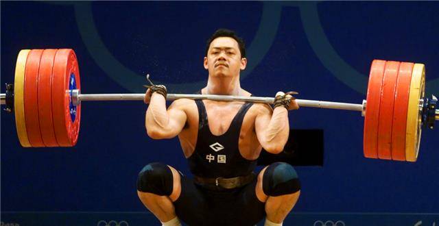 中国举重功臣占旭刚:31岁退役后娶空姐初恋,现47岁官至副厅级