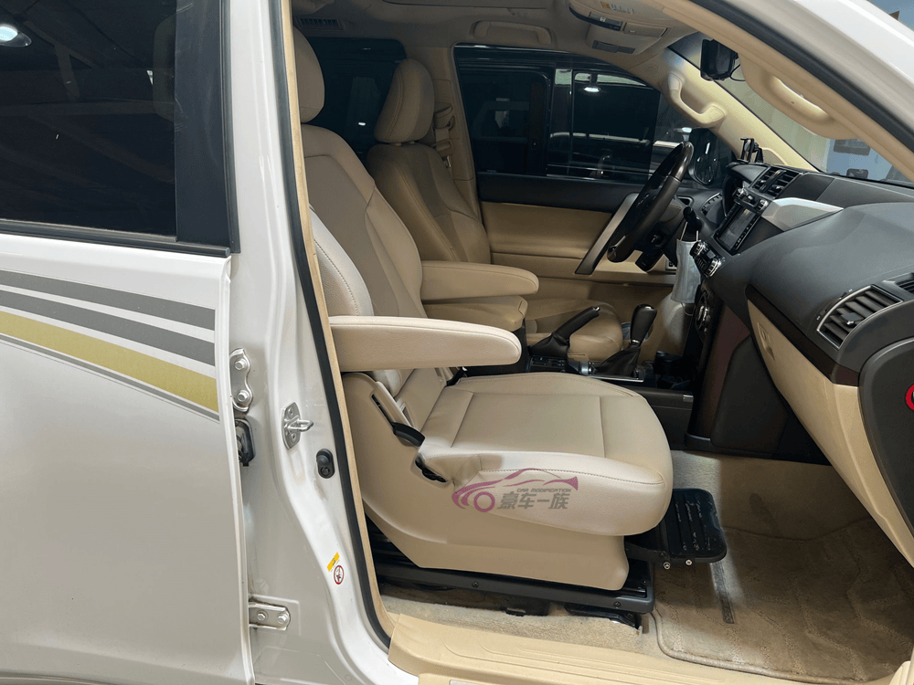 实拍丰田霸道改装福祉座椅功能演示