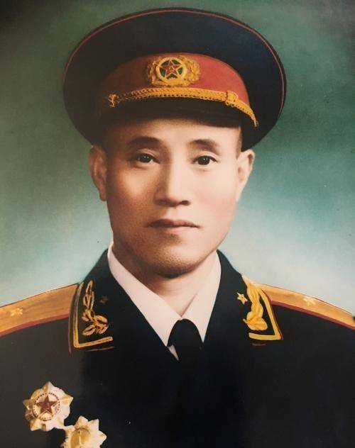 中央警备团对外称第十八集团军总司令部警卫团,下辖两个营,6个步兵连