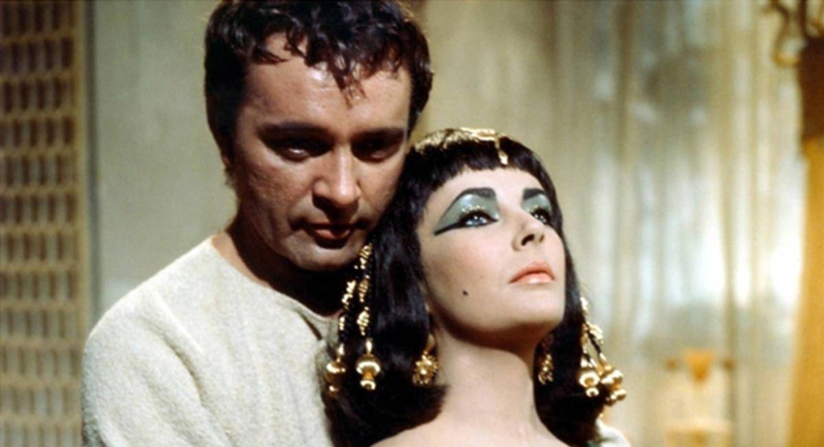 埃及艳后的传奇人生:18岁掌权38岁自杀,故事流传2000年经久不衰