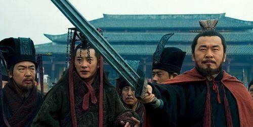 三国演义中曹操处死吕布为什么要缢死,然后枭首而不是直接斩首?
