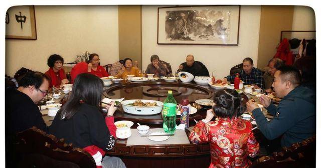 北大教授孔庆东,建议立法禁吃年夜饭,先进的文明国家都没年夜饭