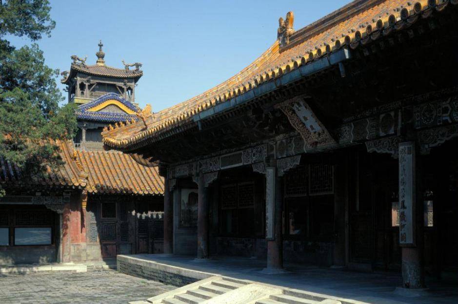 以北,雍门大街以南,横门大街以西,长安城西城墙以东,桂宫南侧为未央宫