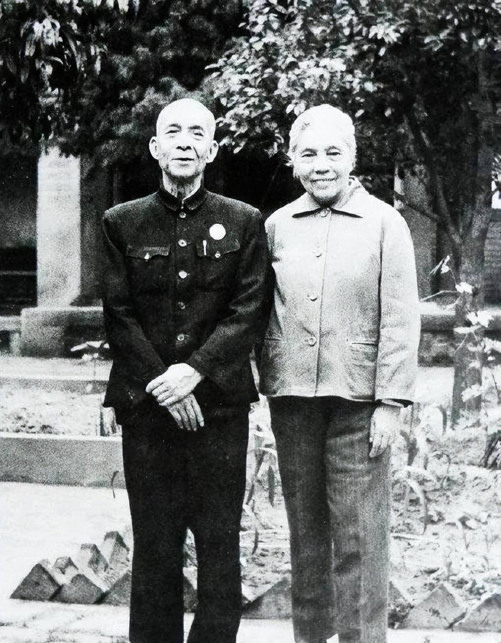 他担任21年的国务院副总理,逝世后将毕生存款交给国家,女儿很争气