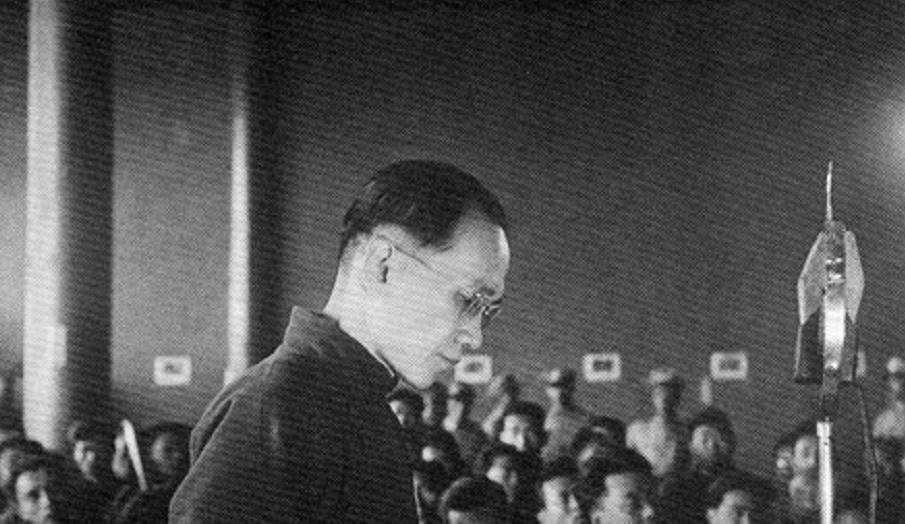 1946年,特务头子丁默邨被捕,一年后被判处死刑,行刑前丑态百出