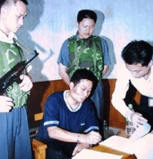 原创张君覆灭记,有5个女人,2001年,为何4个女人被判死刑?