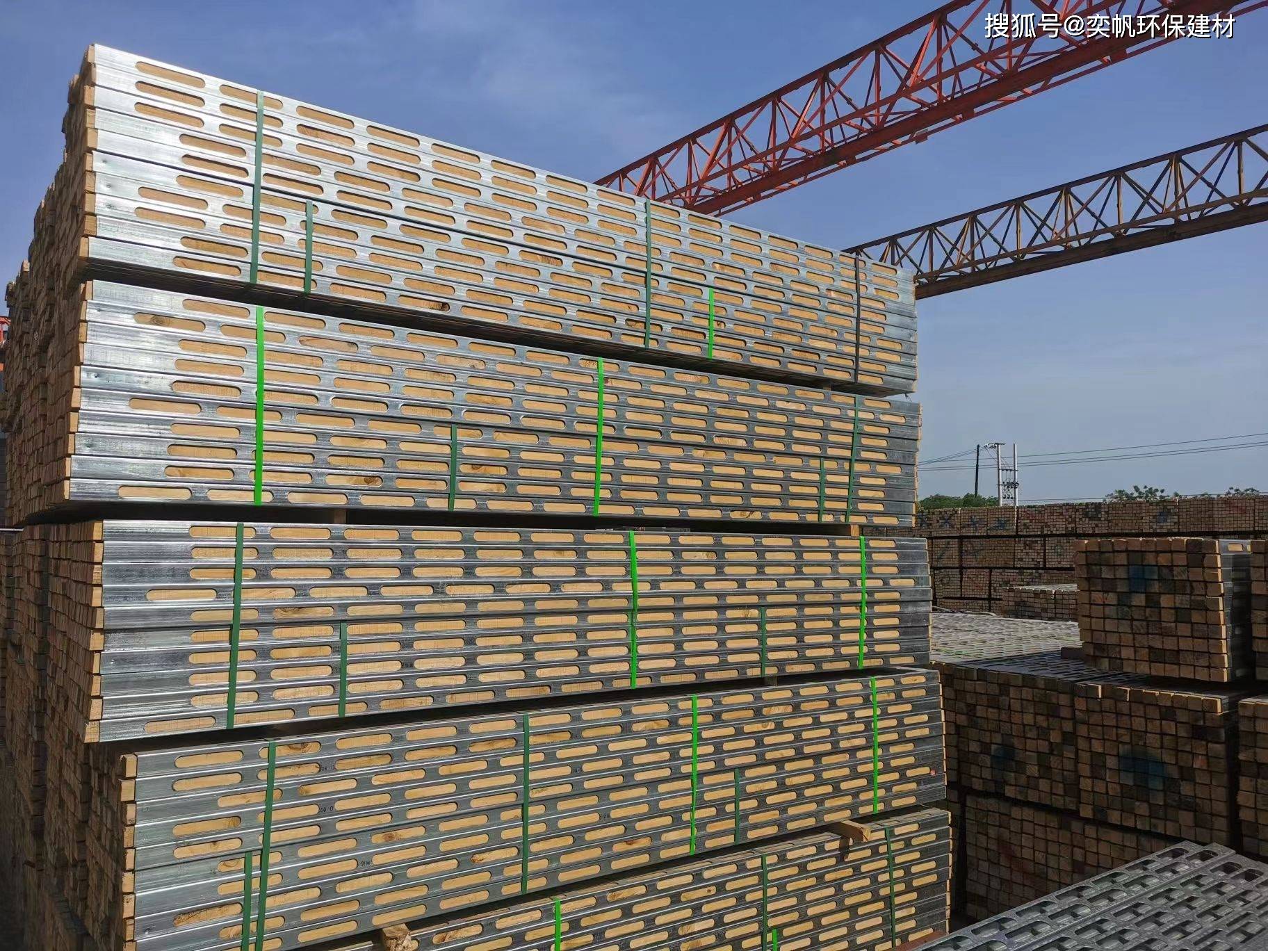 房建 桥梁 高铁站/飞机场等建筑施工替代木方的新材料钢木龙骨钢背楞