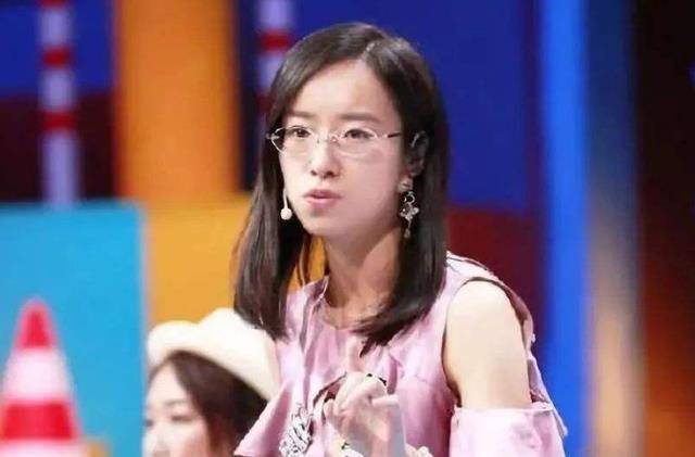 詹青云的爸爸为了女儿这些爱好,甚至专门卖掉客厅的沙发和茶几,做了