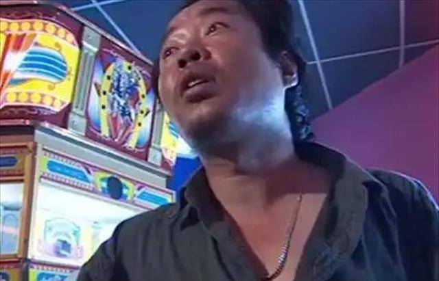 他的真名叫李建起,他和张宝林不同的是,他出身于干部家庭,家境还是