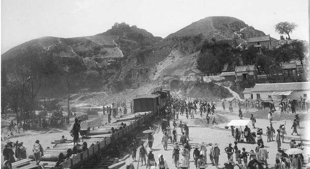 大量兵力和物资需要从汉口运往北方,这个时候京汉铁路的作用就凸显