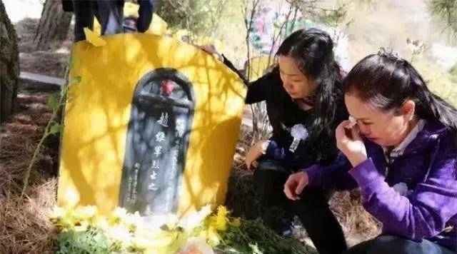 1986年老山战场照《死吻》:那名救护队女战士张茹,后来怎样了