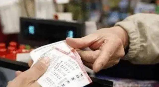 东北大叔两次中奖500万,花光后诈骗入狱,出狱后发现还有1000万