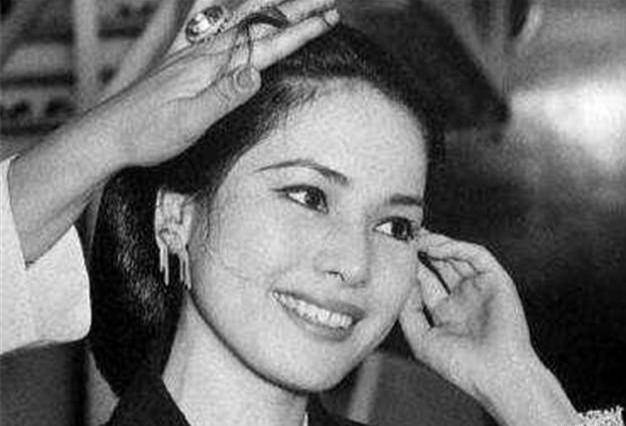 印尼第一任总统,56岁时访问日本,看上17岁少女,顺手就娶回了家