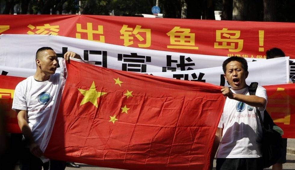 10年,海军非法入侵我国钓鱼岛,中国渔民怒撞军舰,结局怎样?