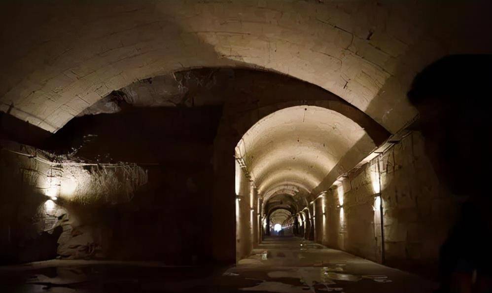 由于8342部队是一支绝对保密的部队,而负责修建816工程的6万人吃住也