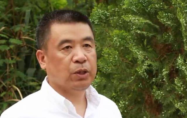 为了一句生死誓约,他为战友千里扫墓37年:弟兄们,我又回家了