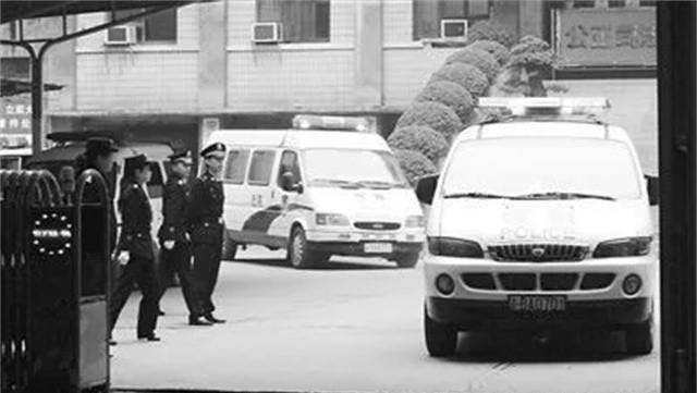 2009年,控制重庆生猪市场多年的"猪霸"王天伦,落入法网