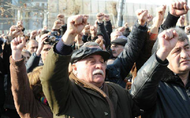 此国1978年带头解体苏联,现在惨了,国家一分为三,而且穷困潦倒