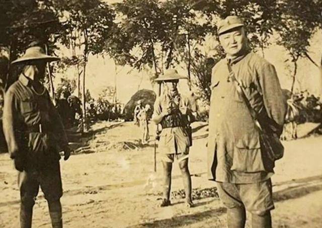 他出生于一个贫困家庭,长期遭受地主恶霸欺负,生活艰辛,少年时期,热血