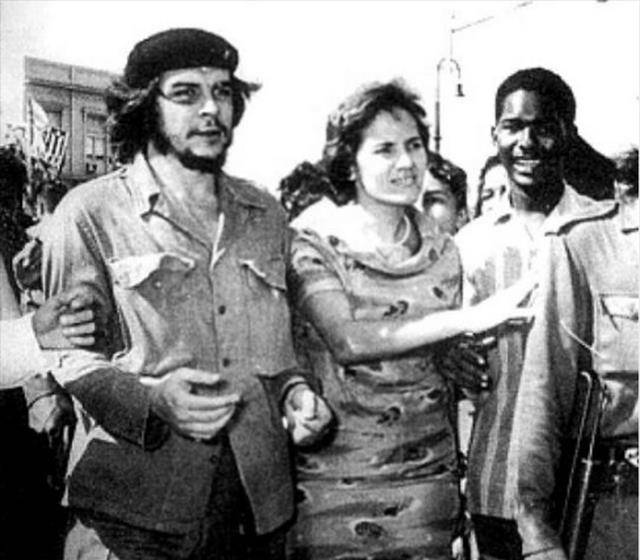 彼时,阿莱达在埃斯卡姆布赖,这片山区绵延悠长,其中暗藏着危机凶险.