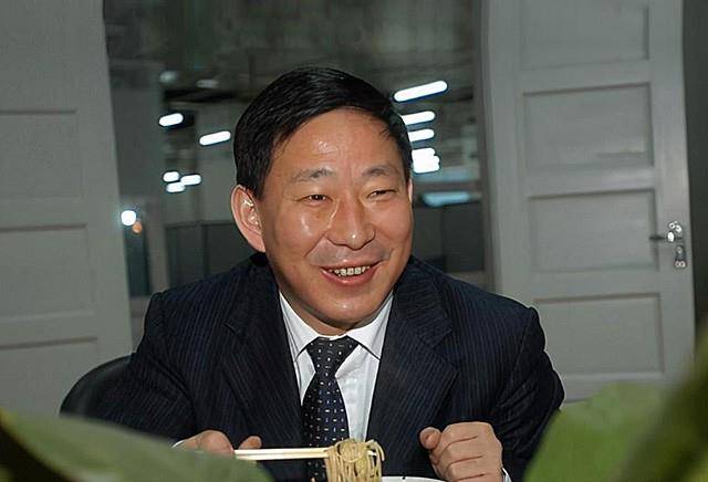 全球华人"第一狂"严介和:因超生下海经商,亏8万换来4900亿