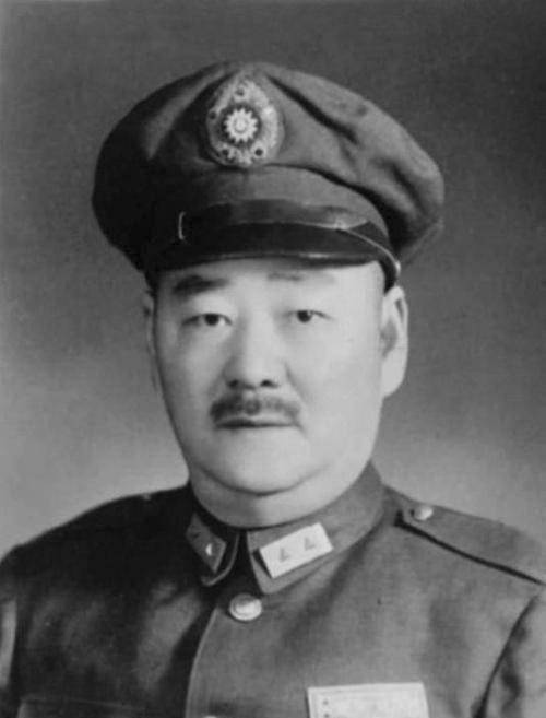 这个奇才是谁? 他就是侯镜如,国共都有很重要的地位