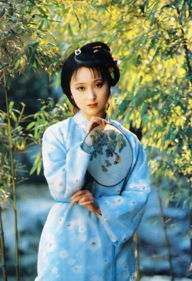 陈晓旭:患癌后夫妻双双出家,丈夫还俗再娶,现妻酷似"林妹妹"