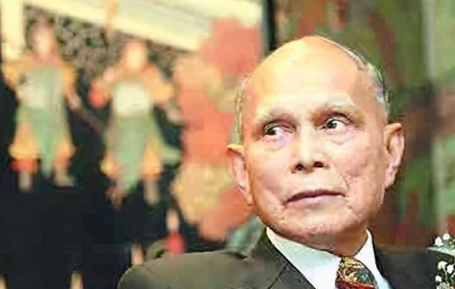 抗美援朝,霍英东为前线运送稀缺物资近3年,只"黑猫号"出纰漏