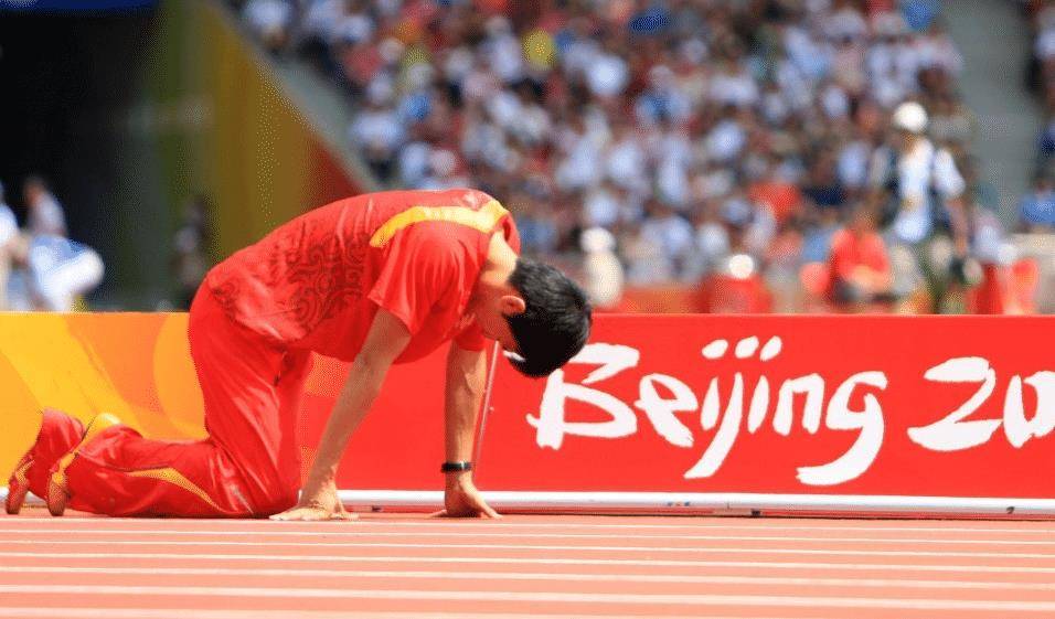 奥运冠军刘翔:被誉为"亚洲飞人",两届奥运退赛饱受委屈_比赛_因为_田