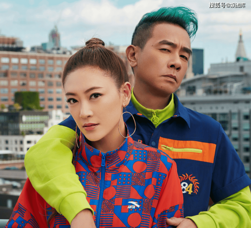 应采儿小儿子满4岁,hoho和哥哥jasper长成一张脸,像爸爸陈小春