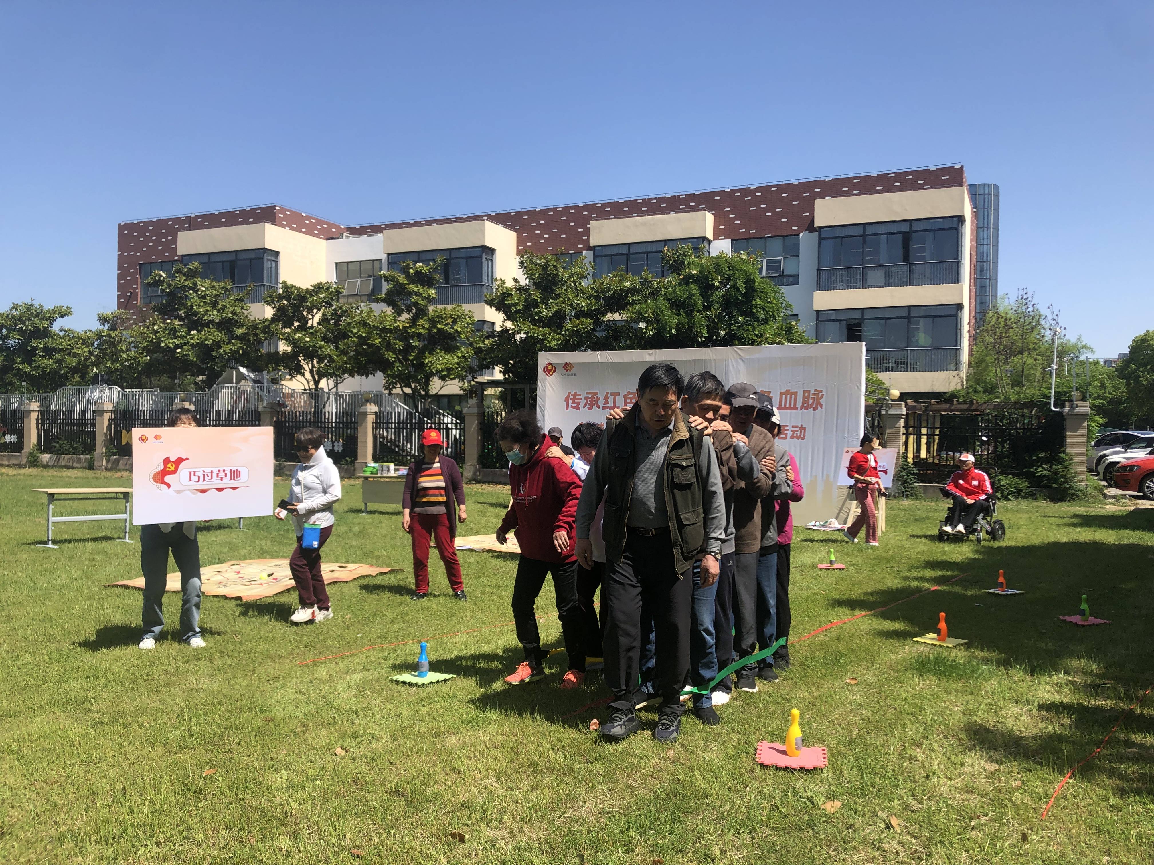 运动会现场热闹非凡.