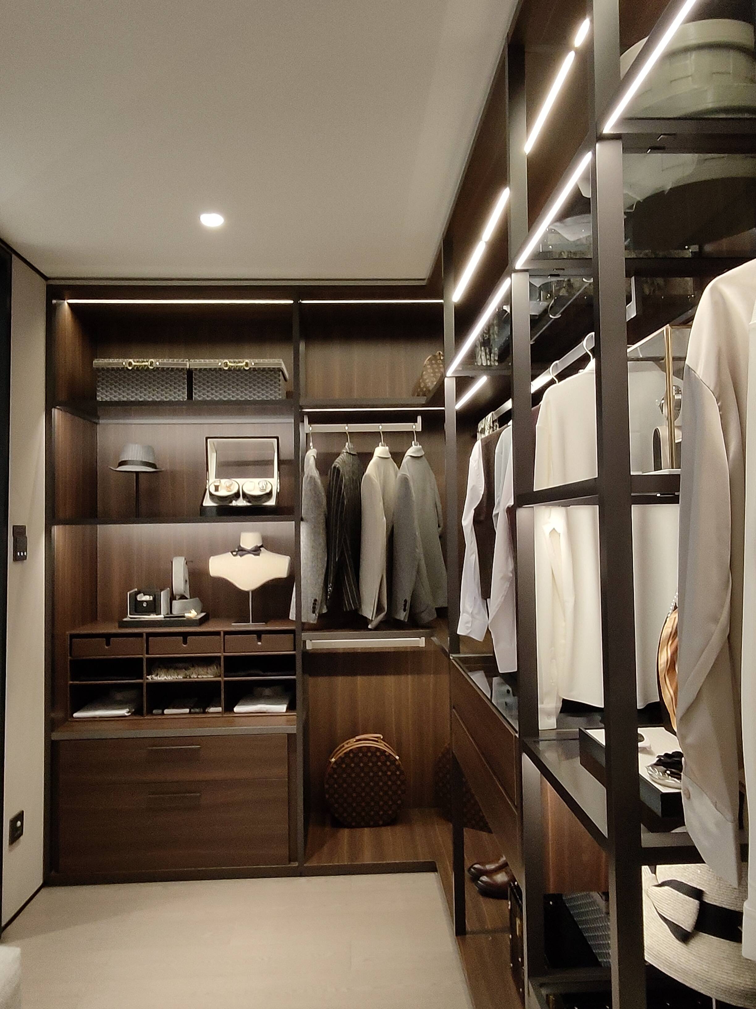 金属框架式衣帽间一个圈层的生活方式