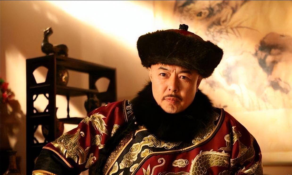 作为九五至尊的帝王,乾隆皇帝也有着历代统治者傲慢自大的通病,甚至