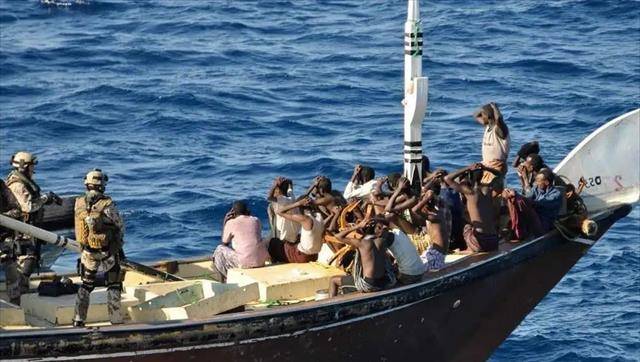 索马里海盗不能击杀只能驱逐?揭秘其"免死金牌"背后的秘密