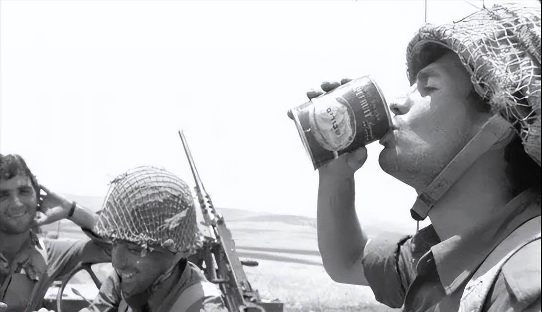 人:当奥地利人向北进攻时,安德烈·马塞纳的军团,在乌迪诺军队的