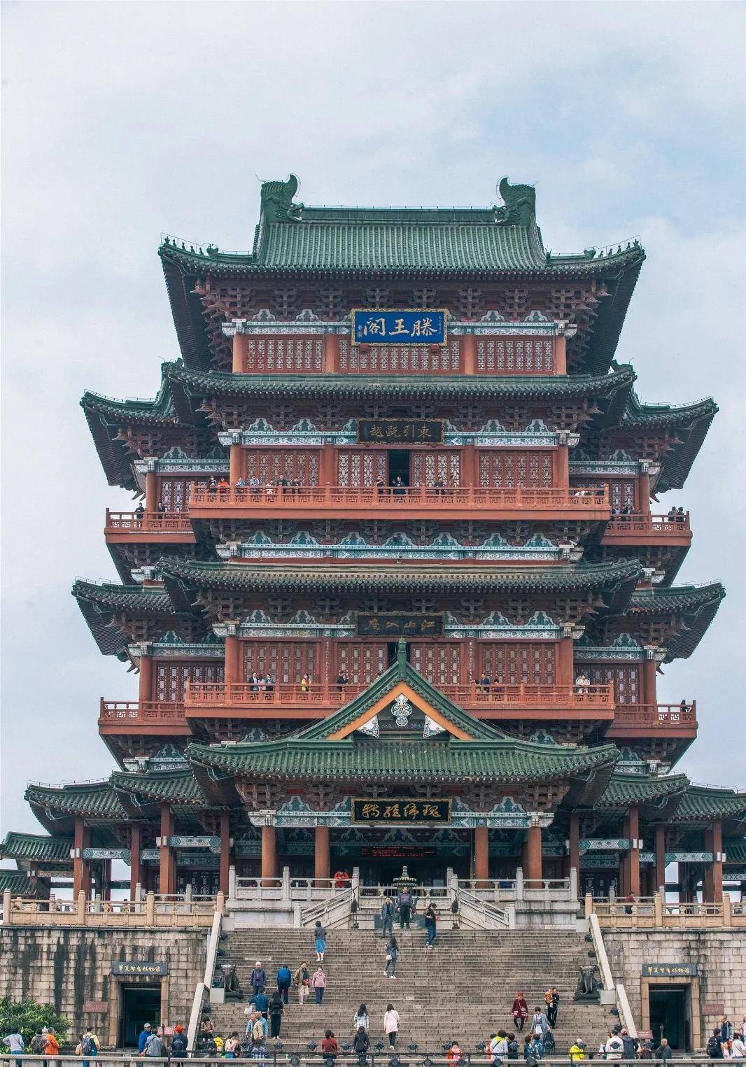 而在三鼎甲人数上,江西以55名的数量占据21%,其中吉安府成绩尤其傲人