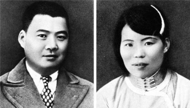 小萝卜头的妈妈,也像其他正常家庭的妈妈一样,为小萝卜头的开学准备新