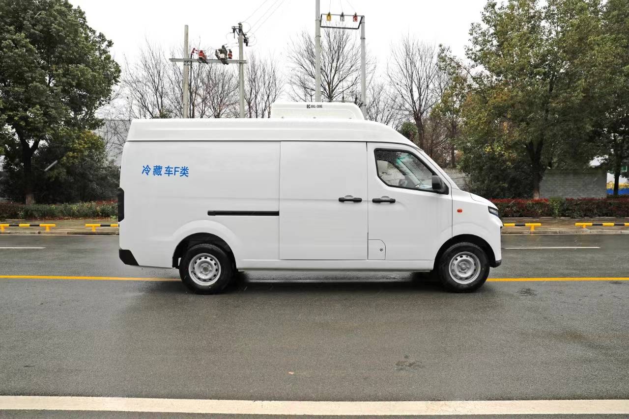 xps保温板底盘配置:液晶仪表盘,倒车雷达,eco节能开关,遥控钥匙,电动