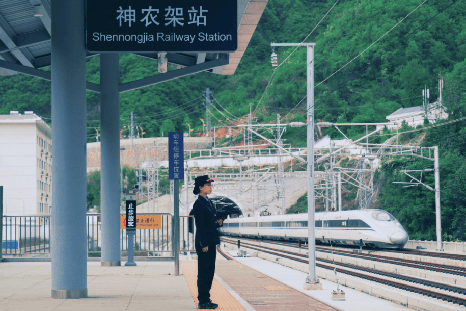 十堰,宜昌方向分别新增3对普速列车分别是襄阳至十堰k8059/k8060次