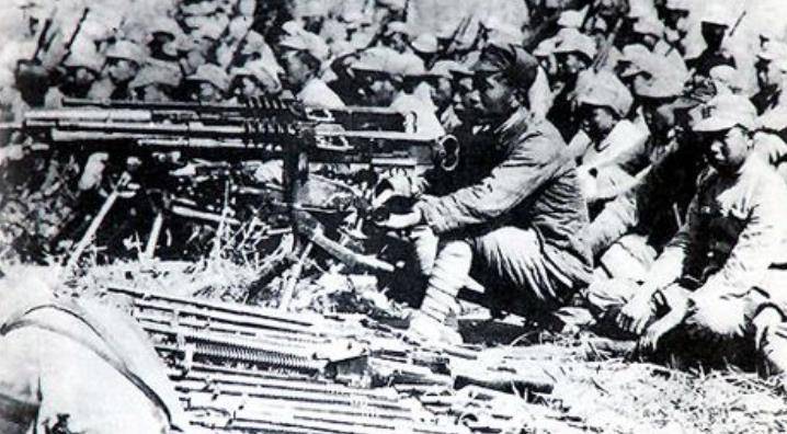 "猛子政委"黄火星:年幼卖身葬母,总理为他单独授衔