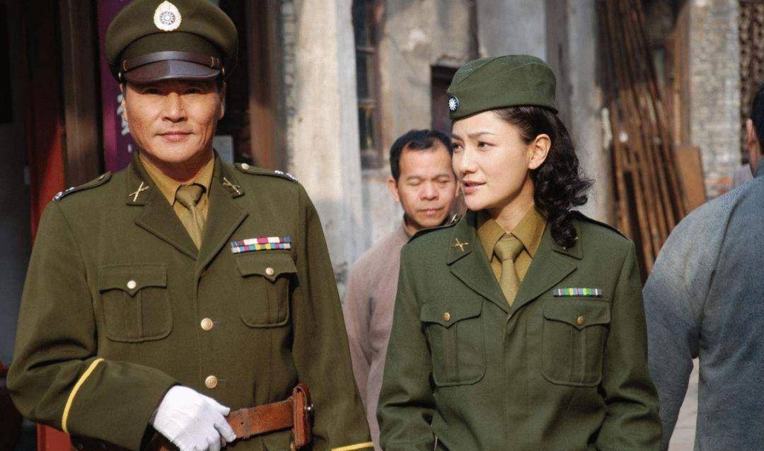 四个同乡喝酒吐槽,一句话泄露出绝密情报,改变了战争局势