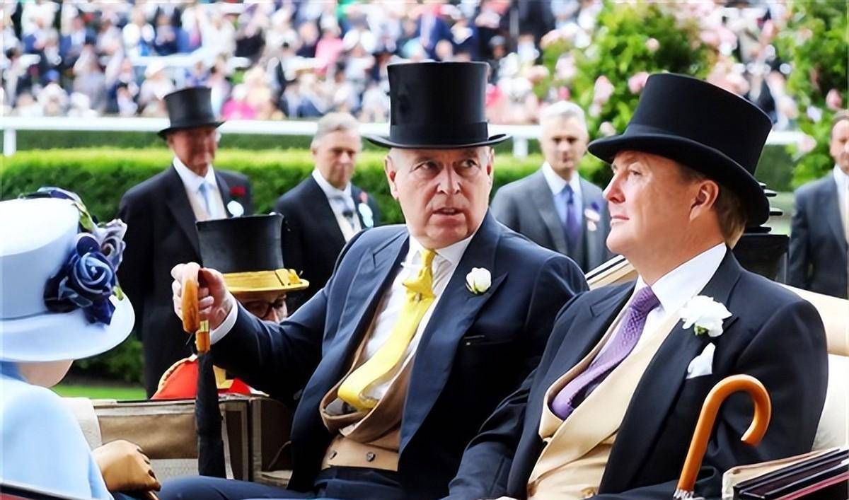 甚至"将检方拒之门外",安德鲁王子明面上制造配合调查的假象,私下里的