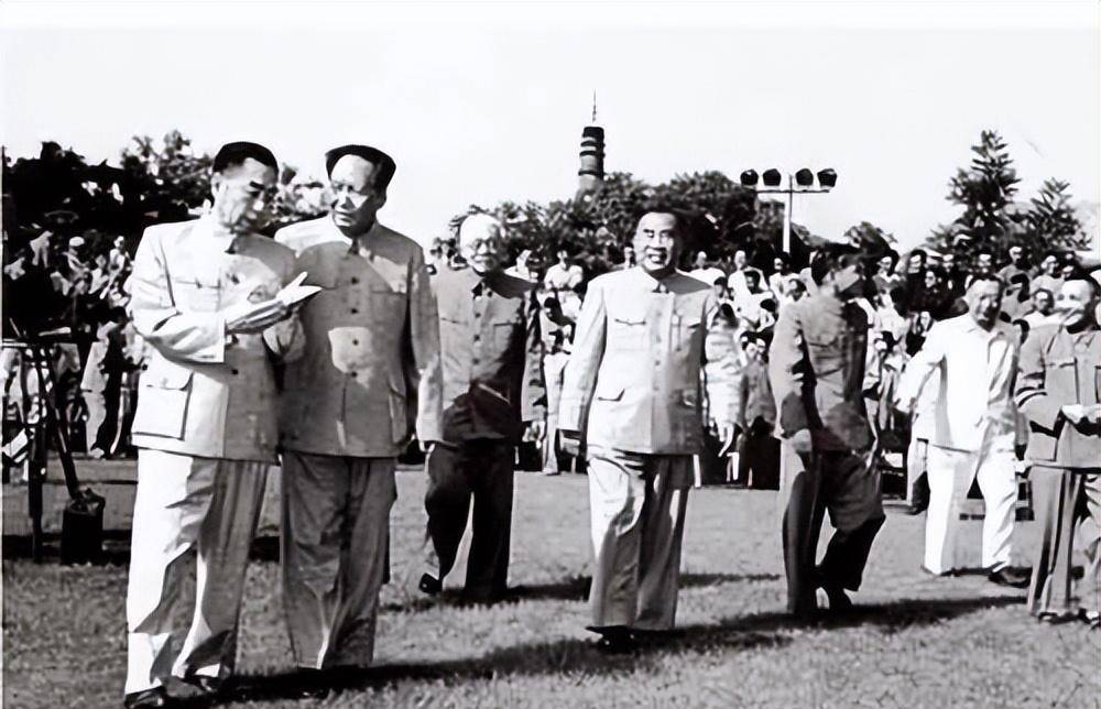 1973越南总理访华,张口就向我们索要81亿元,我们如何回应?
