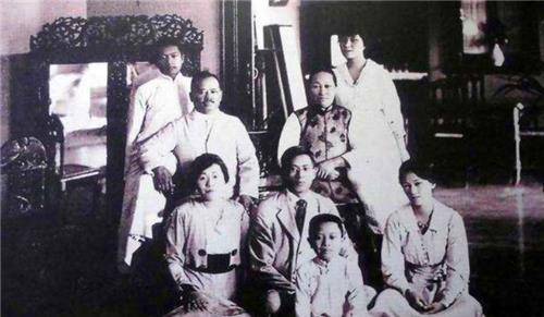晚清首富留下2万亿家产,300名佣人当中,有2位的女儿成近代名人