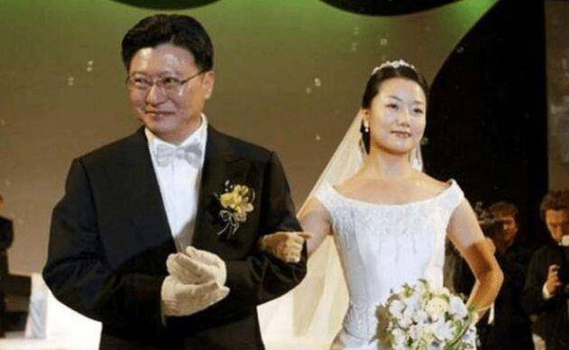 朴家三姐弟:朴槿惠不婚,妹妹嫁小14岁教授,弟弟娶小16岁律师