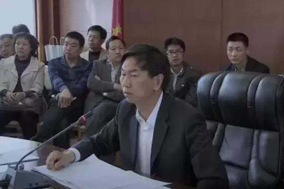 "疯子市长"耿彦波:上任时被市民骂,离任时上千市民请愿不让走